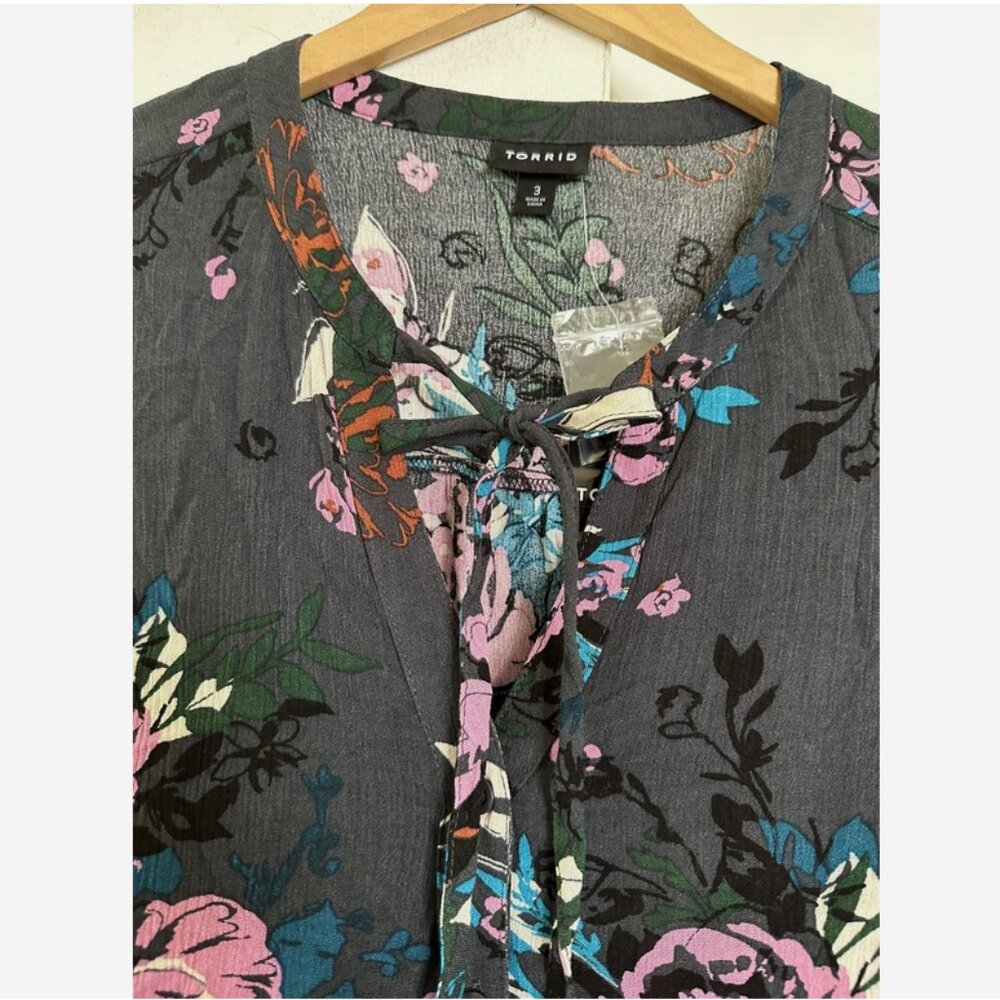 TORRID Black Floral Top NWT 3X Boho Tunic - Picture 7 of 7
